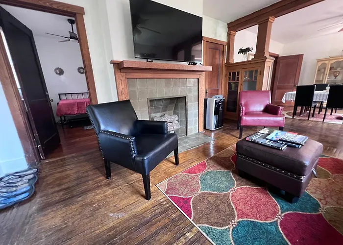 Penn House - Beautiful 3 Bedroom Pittsburgh