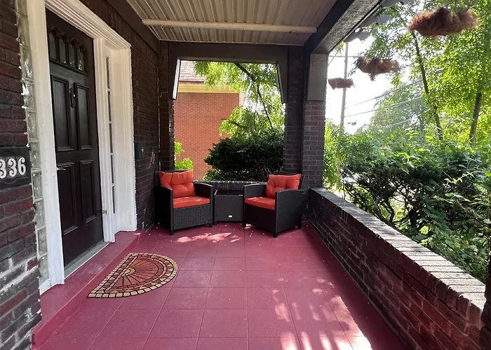 Penn House - Beautiful 3 Bedroom *