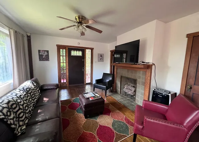 Penn House - Beautiful 3 Bedroom Apartment
