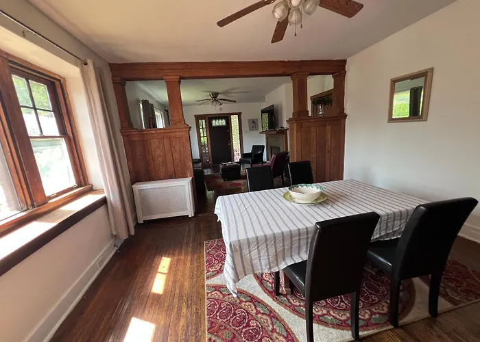 Penn House - Beautiful 3 Bedroom Apartment