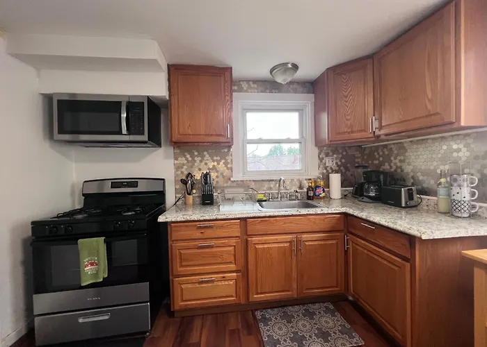 Penn House - Beautiful 3 Bedroom Apartment