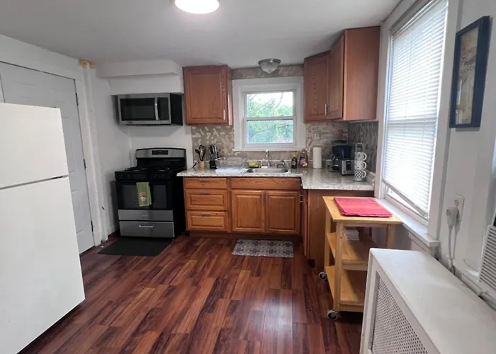Penn House - Beautiful 3 Bedroom Apartment