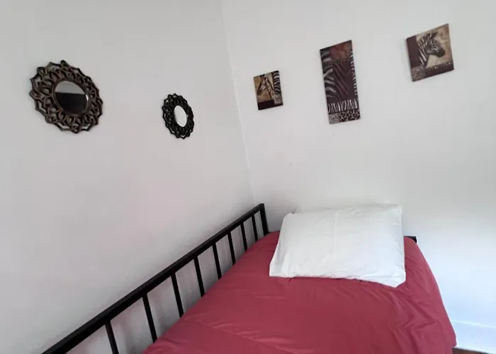 Penn House - Beautiful 3 Bedroom Apartment *